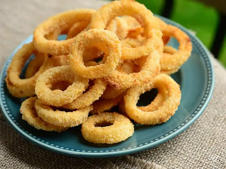 Onion Rings with Zesty Dipping Sauce