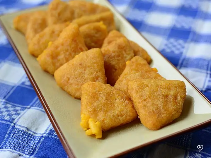 fried mac and cheese triangles