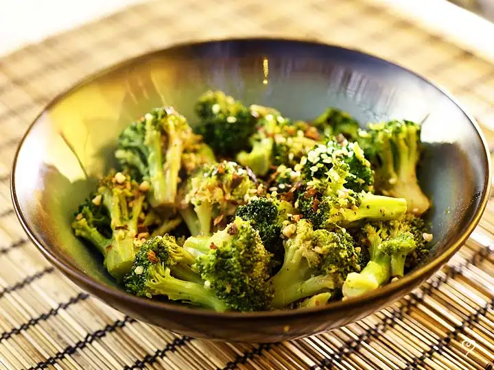 Asian Broccoli with Garlic Sauce